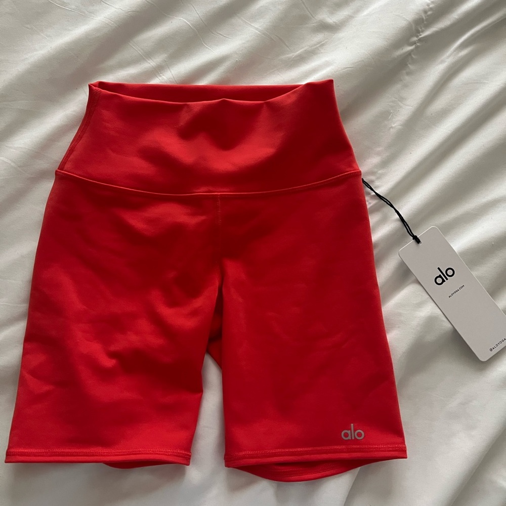 Alo Airbrush High-Waist Biker Shorts in Red Hot Summer